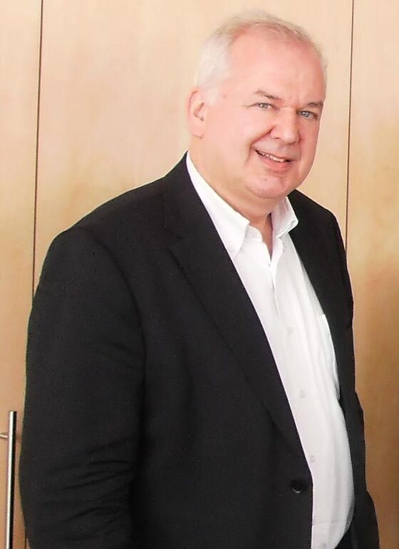 SPD-Fraktionsvorsitzender Dr. Hans-Peter Rathjens mahnt ein Miteinander im Parlament an