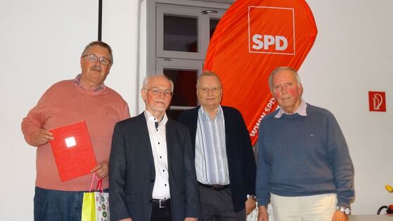 Herbert See, Heinz Sill, Jürgen Kröger und Klaus Wenzel nach der Ehrung