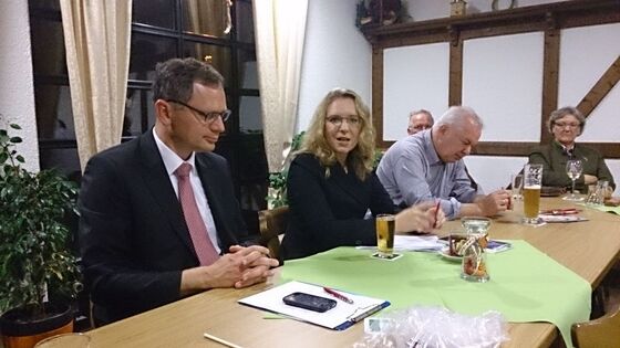 Prof. Dr. Kemfert mit Jochen Schmitt (links) und Dr. Hans-Peter Rathjens (rechts)