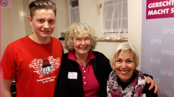 v.r.: Bettina Müller (MdB), Ellen Dietz (SPD Vorsitzende Rosbach/Rodheim) und Fabian Hassebrock (JUSOS Wetterau)